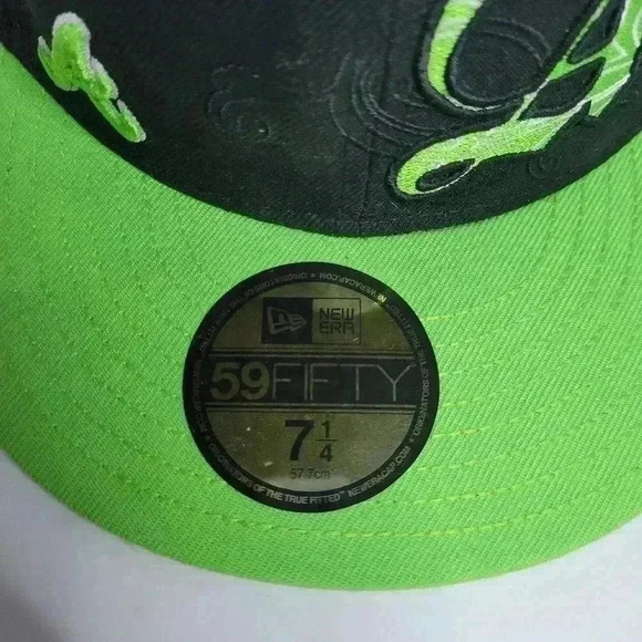 Vtg Atlanta Braves Fitted Hat 7-1/4 New Era 59FIFTY  Black Neon Green Letters - Picture 2 of 8